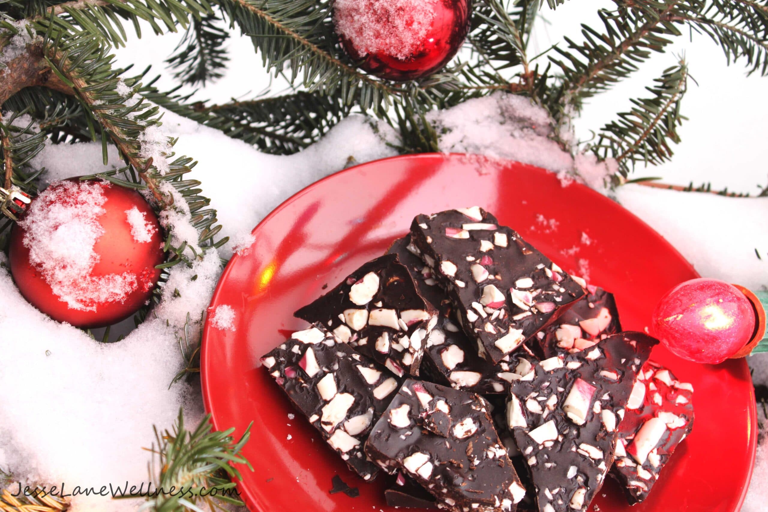 Candy Cane Carob Bark by @JesseLWellness #candycane