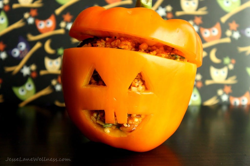 Meatless Stuffed Peppers by @jesselwellness #glutenfree #vegan #halloween