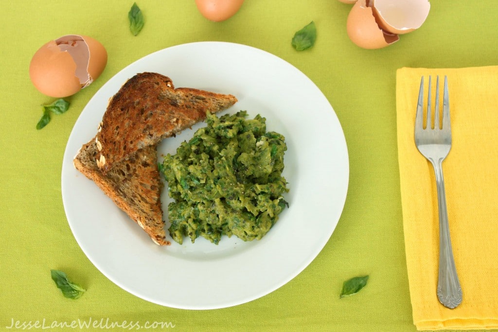 Healthy Scrambled Eggs by @jesselwellness #glutenfree #vegetarian