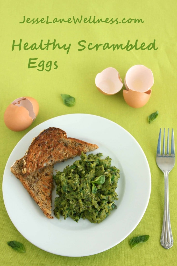 Healthy Scrambled Eggs by @jesselwellness #healthy #breakfast