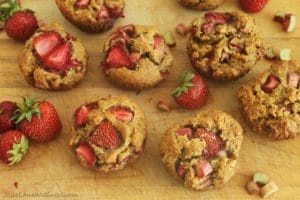 Gluten Free Strawberry Rhubarb Muffins by @jesselwellness #rhubarb #brunch