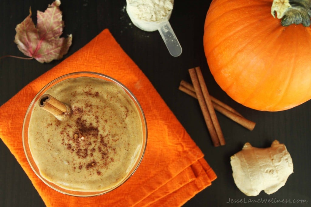 Pumpkin Spice Smoothie by @jesselwellness #smoothie #breakfast