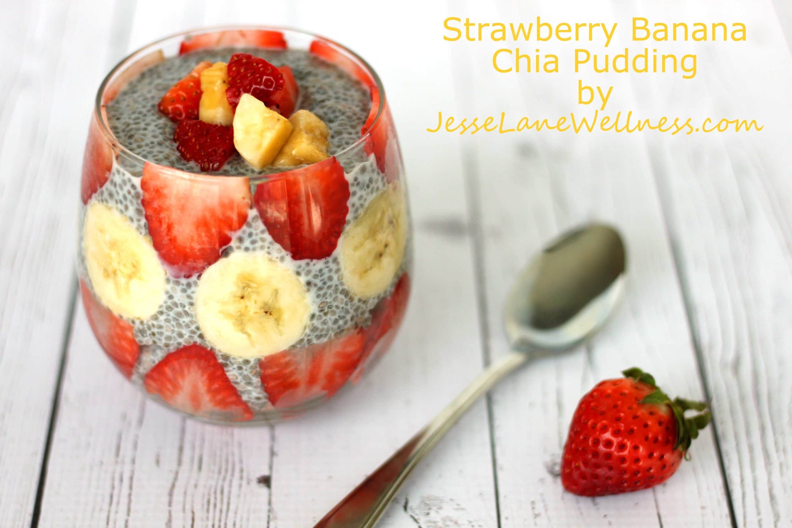 Strawberry Banana Chia Pudding by @jesselwellness #glutenfree #chiaseeds