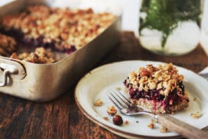 Dairy Free Dessert Recipe Roundup with @jesselwellness Blackberry Hazelnut Crumble Bars #blackberry #dessert