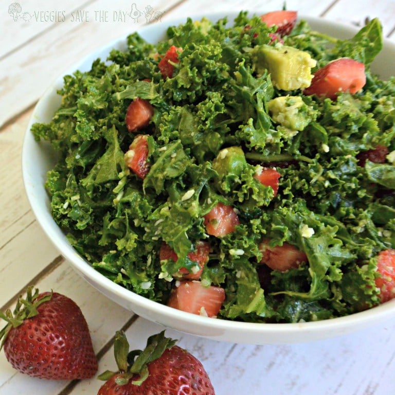 Healthy Summer Salads Roundup by @jesselwellness Strawberry Avocado Kale Salad #salads #kale