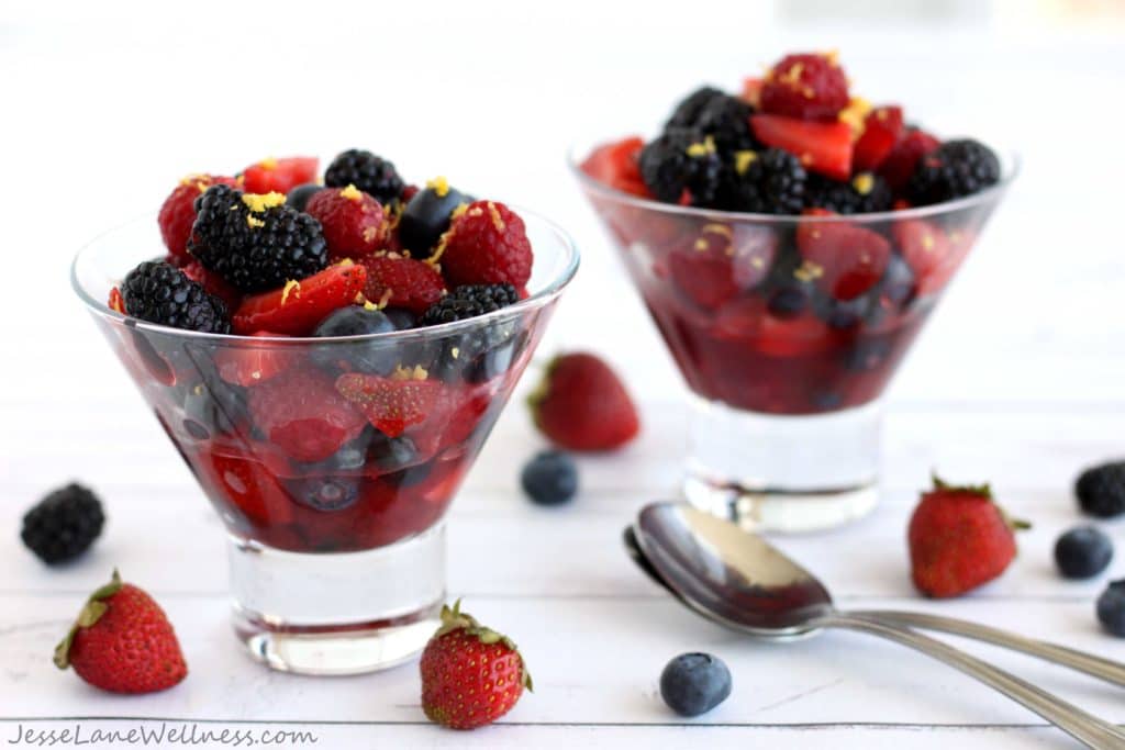 Summer Berry Salad by @jesselwellness #salad #raspberries