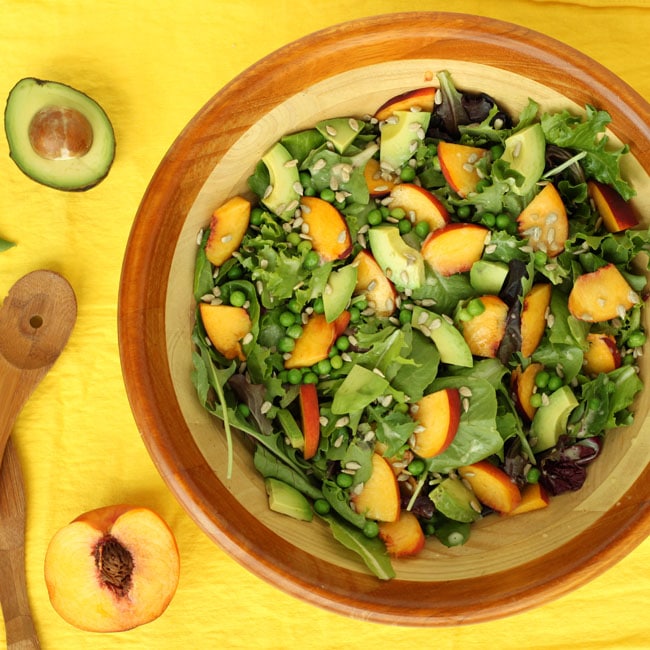 Summer Pea Peach Salad by @jesselwellness #peachsalad #freshsalad