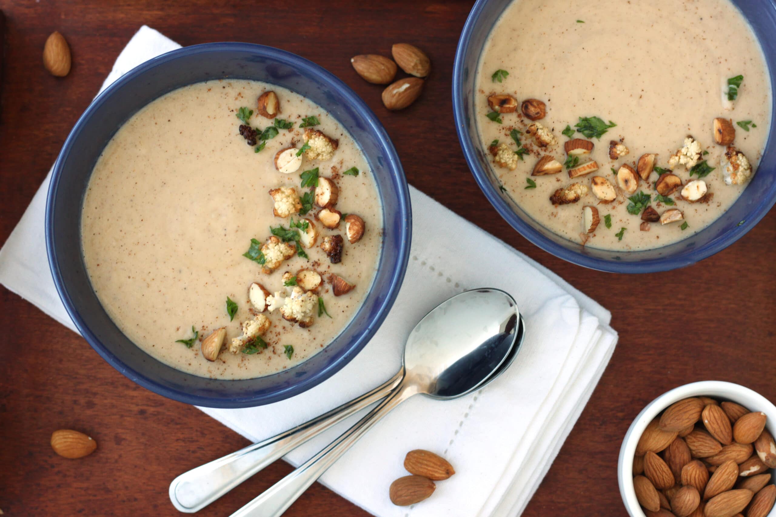 Healthy Homemade Soups & Sandwiches Almond Cauliflower Soup by @jesselwellness #soup #healthysoup
