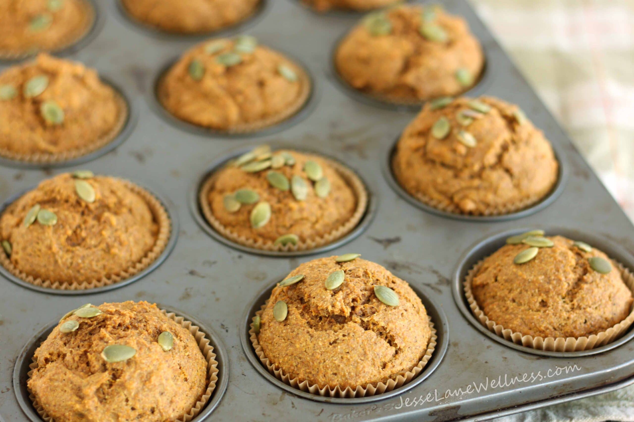 Pumpkin Spice Muffins by @jesselwellness #psl #pumpkinspice