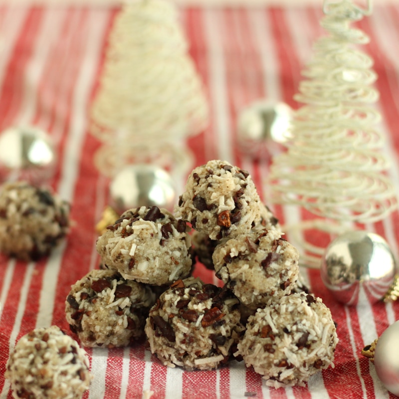 Peppermint-Coconut-Snowballs-by-@jesselwellness-coconutsnowballs-peppermint