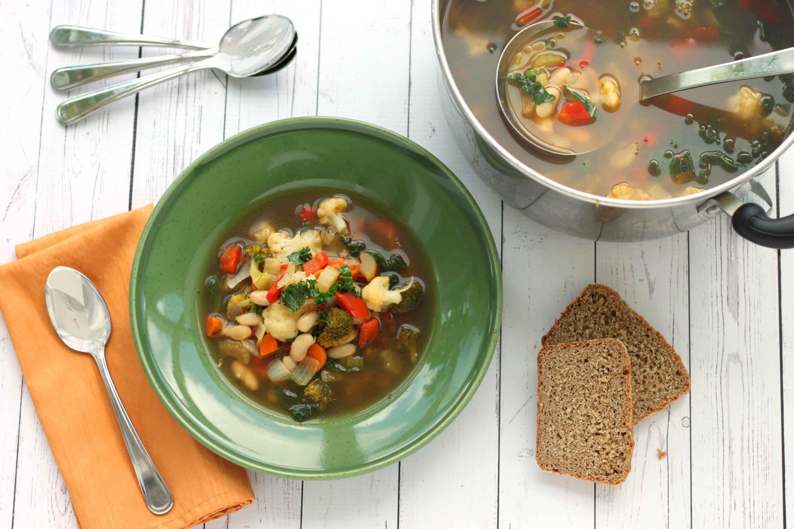 Minestrone Soup with @jesselwellness #healthysoup #jlwcookbook