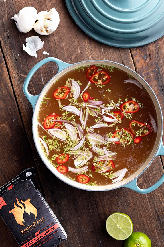 Homemade Bone Broth with @jesselwellness #bonebroth #healthysoup