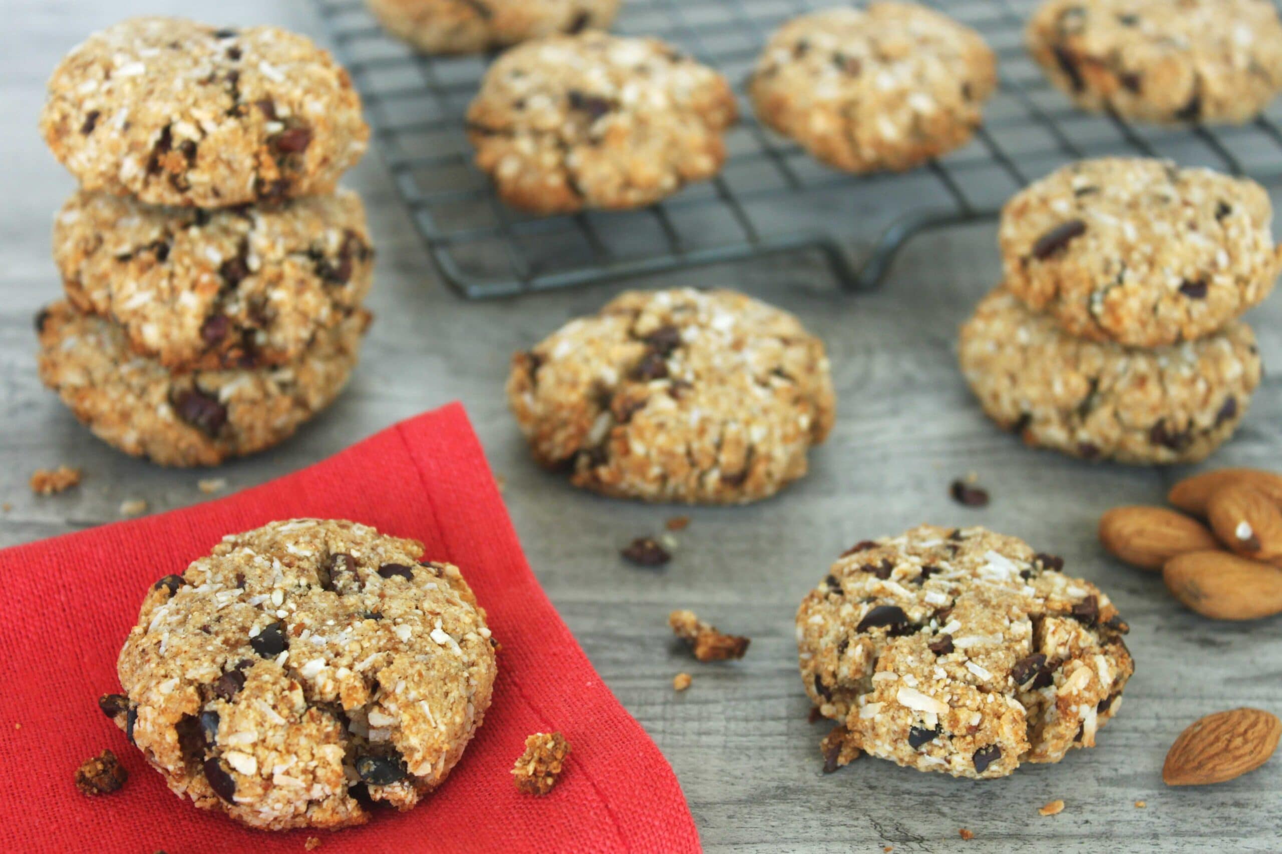 Healthy Easter Recipes by @jesselwellness - Almond Coconut Choco Chip Cookies #cookies #easter