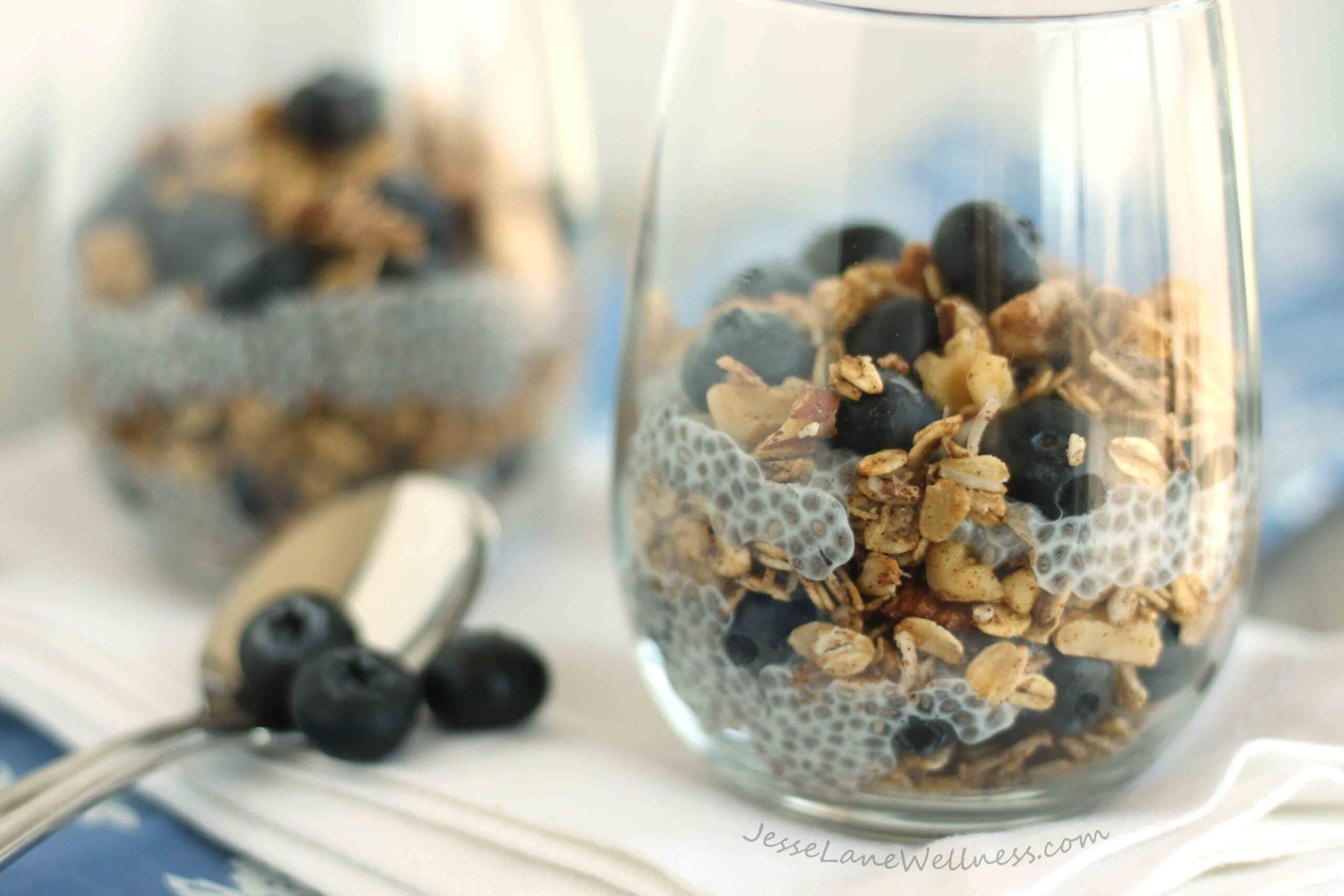 Chia Blueberry Parfait by @jesselwellness #glutenfree #veganbreakfast