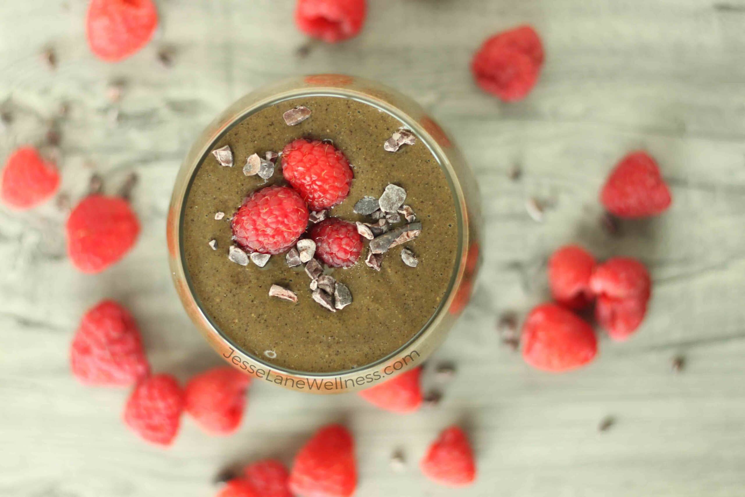 Chocolate Raspberry Smoothie by @jesselwellness #smoothie #chocolatesmoothie