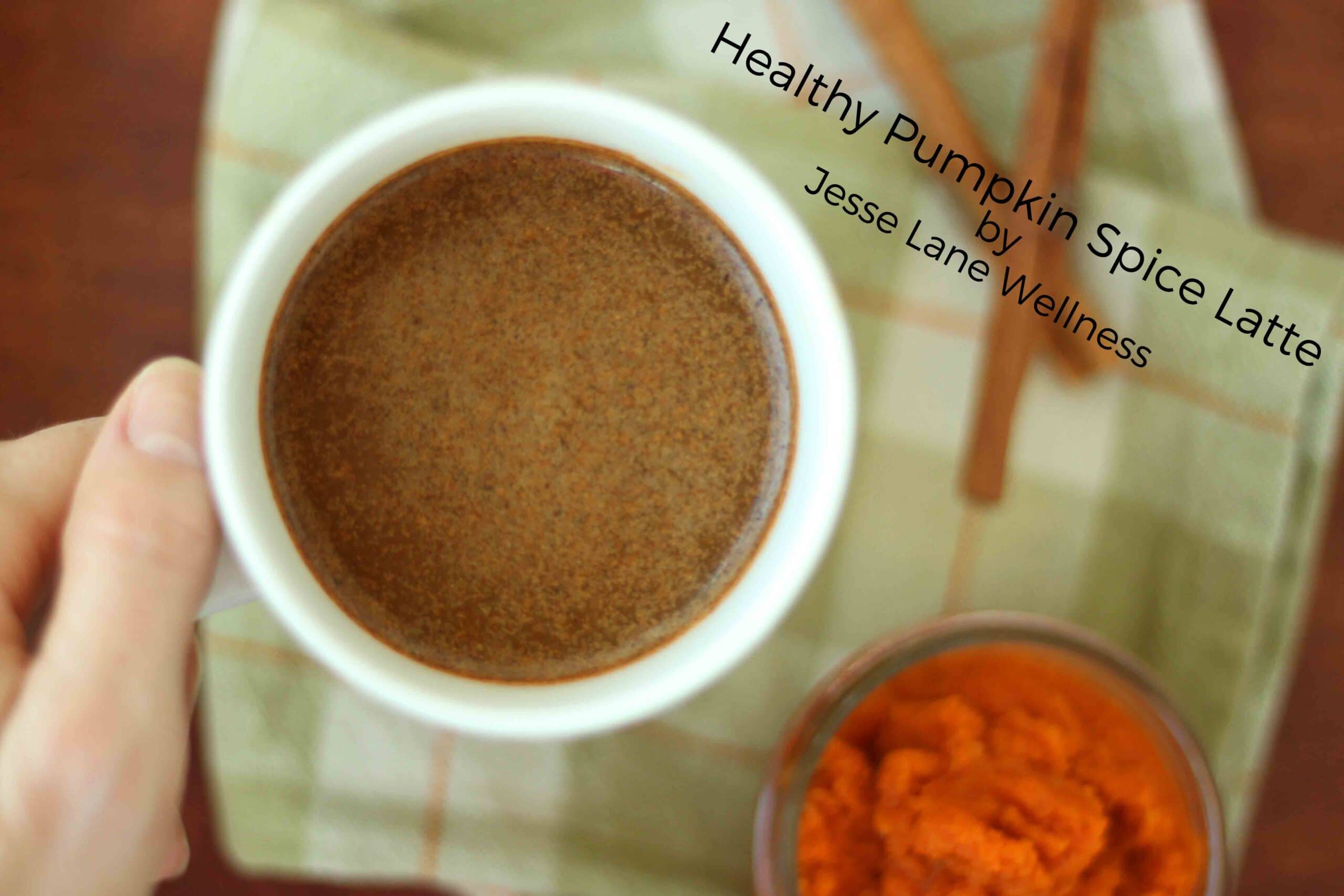 Healthy Pumpkin Spice Latte by @jesselwellness #healthylatte #pumpkinspiced