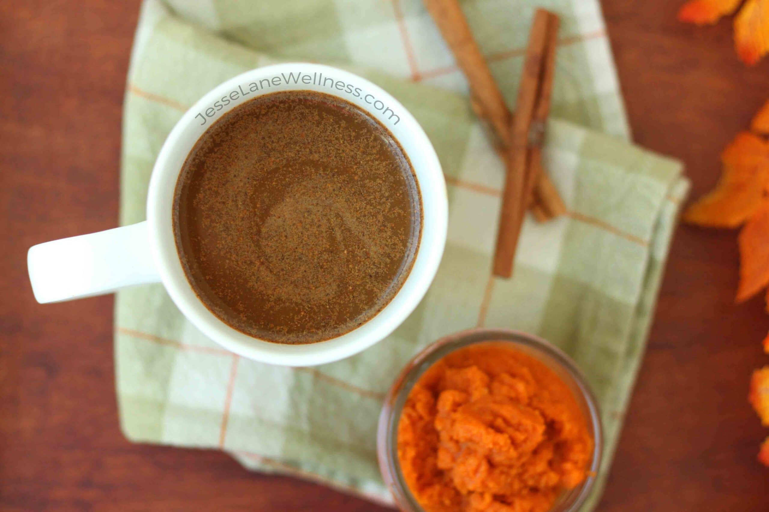 Healthy Pumpkin Spice Latte by @jesselwellness #healthypsl #pumpkinspice