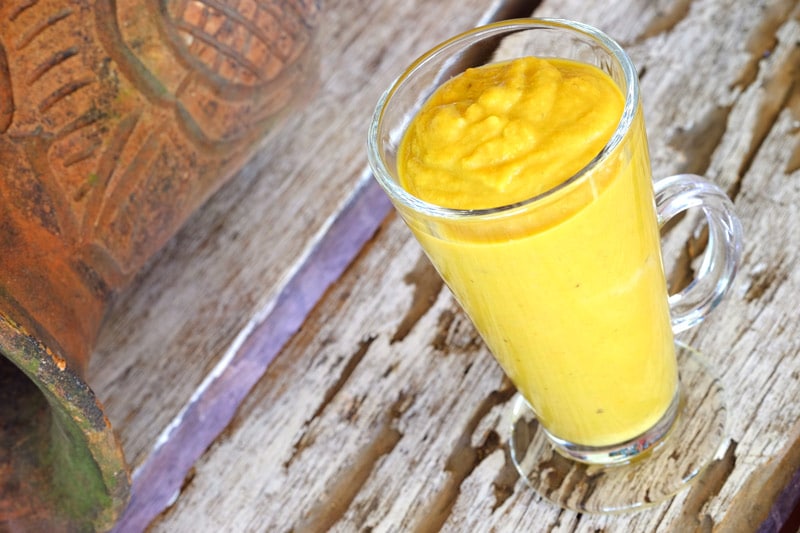 4 Healthy and Delicious Smoothie Recipes for Fall on @jesselwellness - Pumpkin Apple Protein Rich Smoothie EasyhealthySmoothie #fallsmoothie