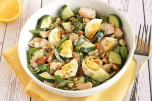 Egg and Tuna Protein-packed Salad by @jesselwellness