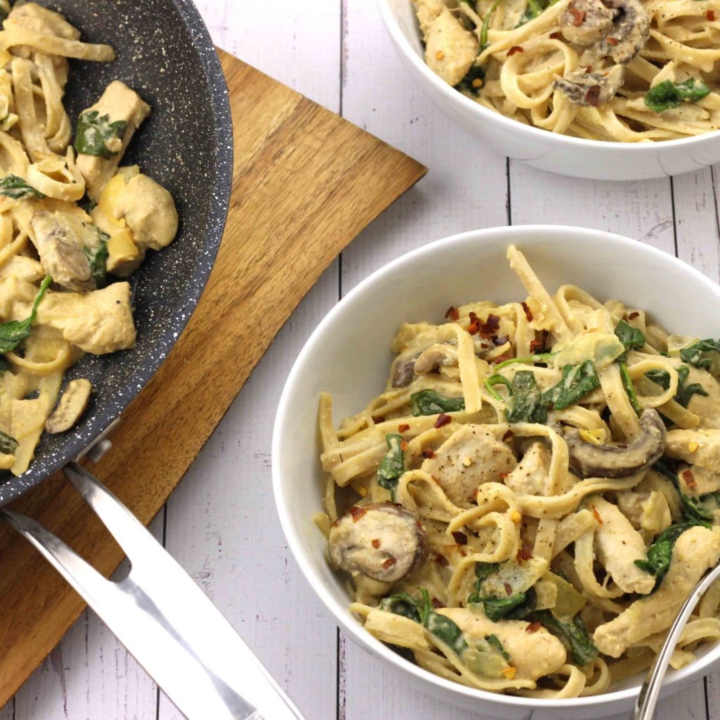 Dairy-Free Chicken Alfredo Pasta by @jesselwellness #dairyfree