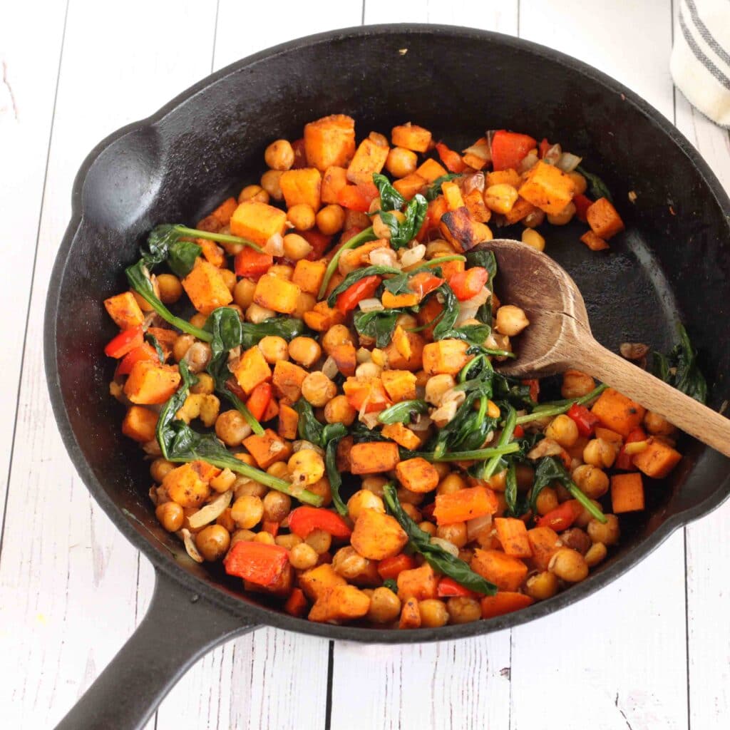 Sweet Potato Hash with Chickpeas by @jesselwellness