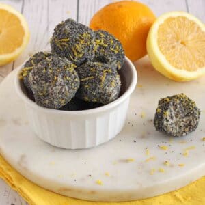 Lemon Poppy Seed Bites by @jesselwellness