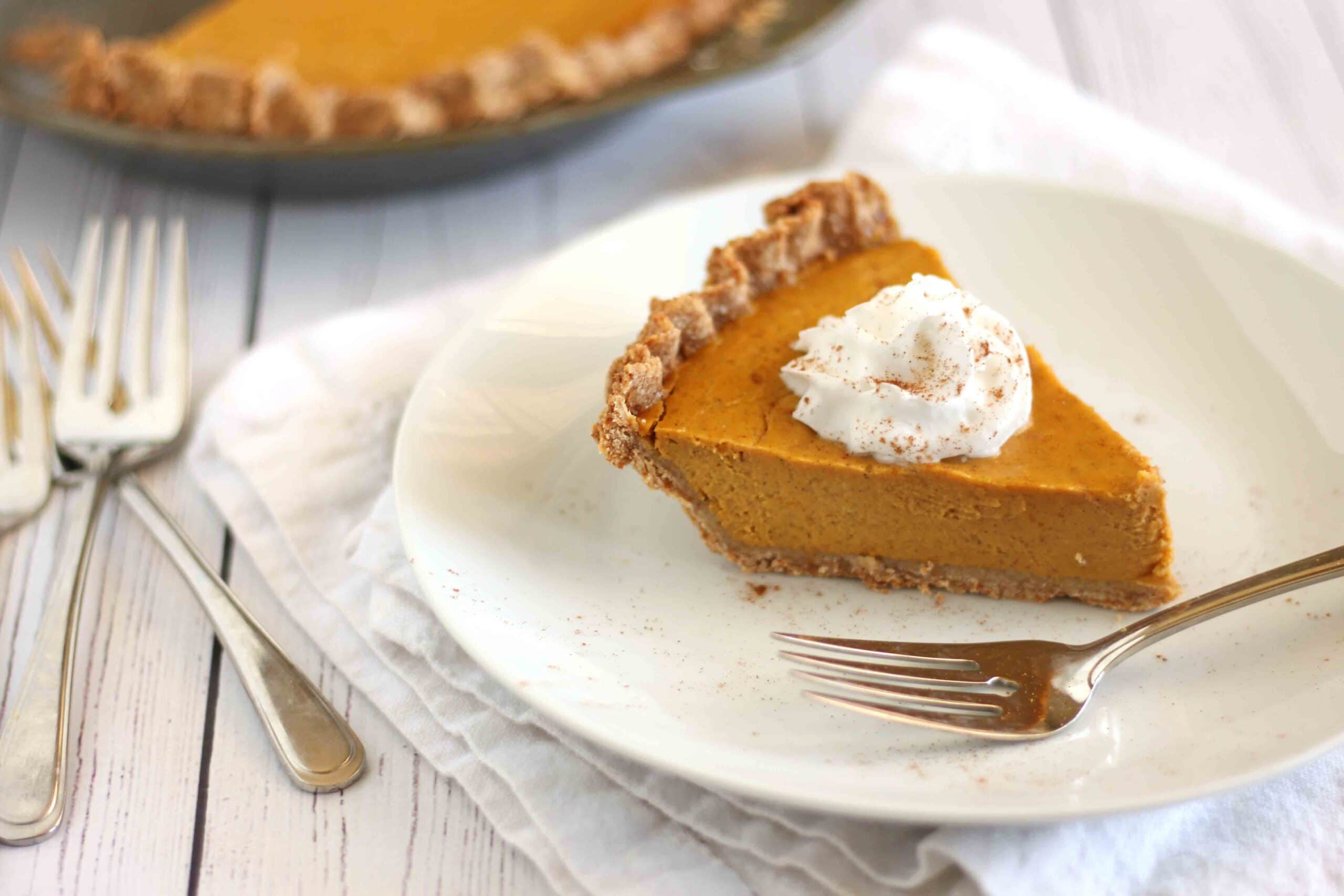 Coconut Pumpkin Pie by @jesselwellness #pumpkinrecipe