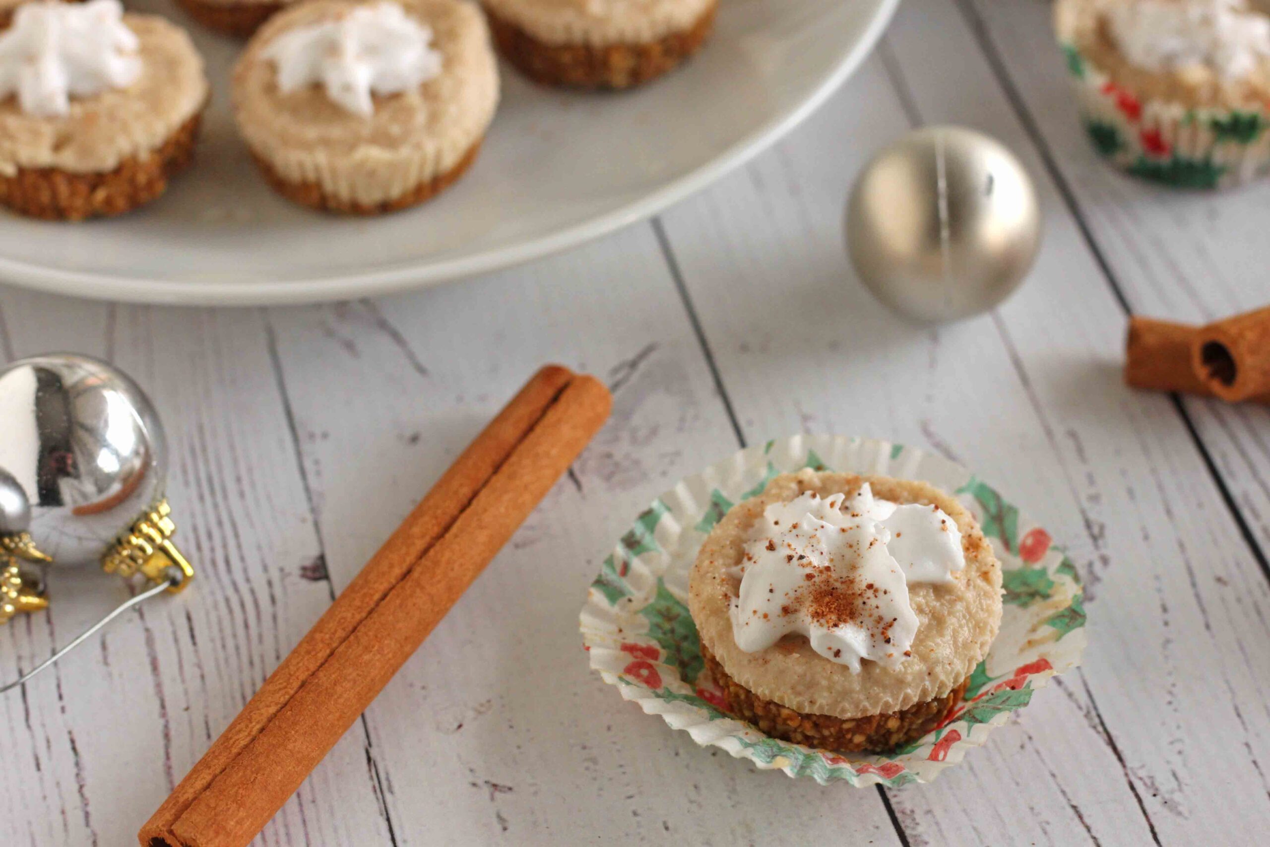 Vegan Mini Eggnog Tarts by @jesselwellness