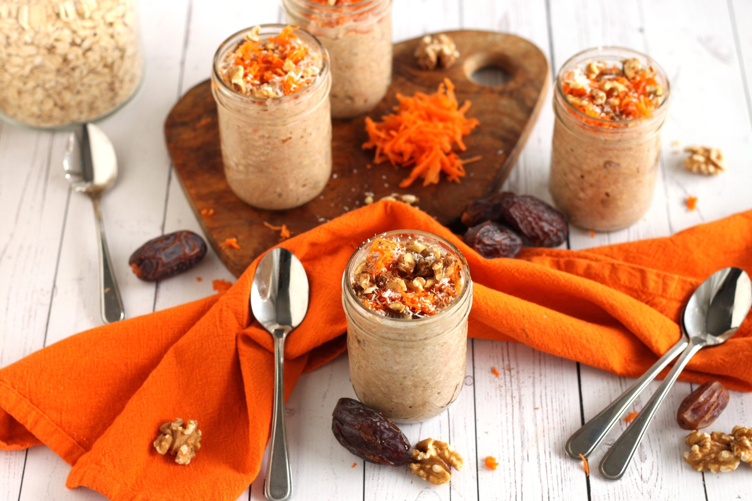 Carrot Cake Overnight Oats Recipe by @jesselwellness