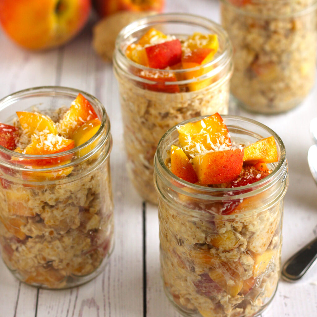 Ginger Peach Overnight Oats Recipe by @jesselwellness