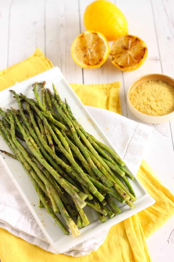 Grilled Asparagus Recipe with Lemon by @jesselwellness