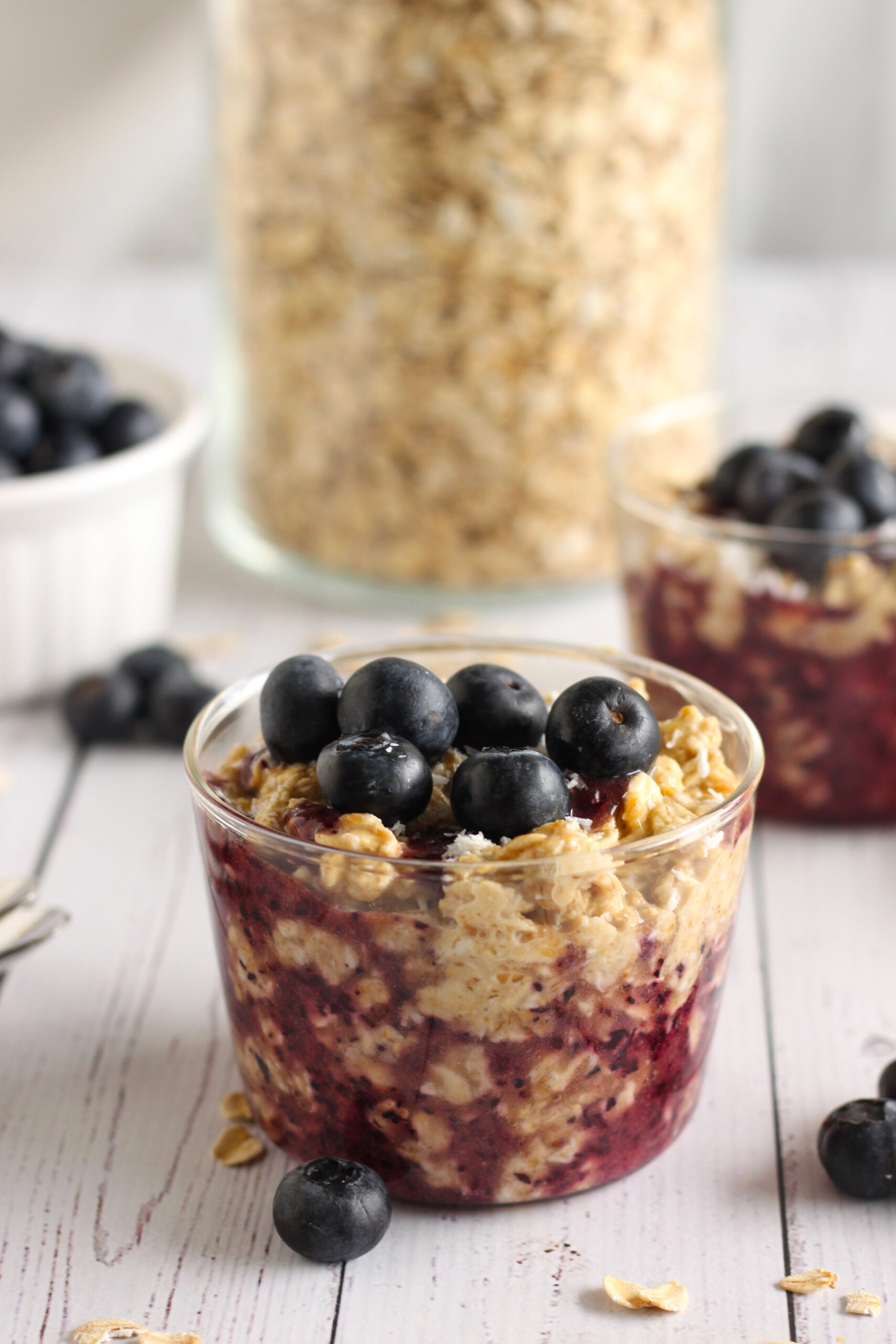 Blueberry Overnight Oatmeal Recipe by @jesselwellness